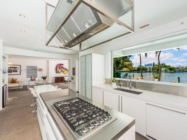 Продажа дома по адресу 302 W San Marino Dr - фото 6772224