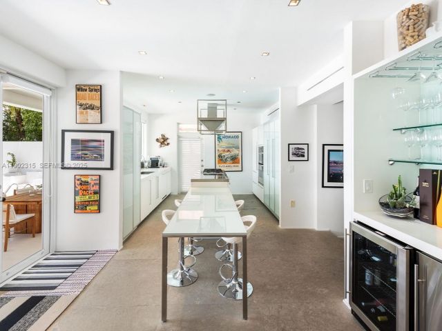 Продажа дома по адресу 302 W San Marino Dr - фото 6772225