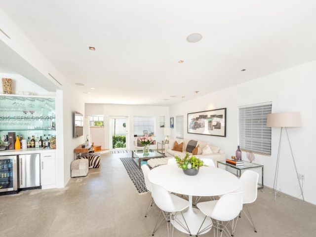 Продажа дома по адресу 302 W San Marino Dr - фото 6772226