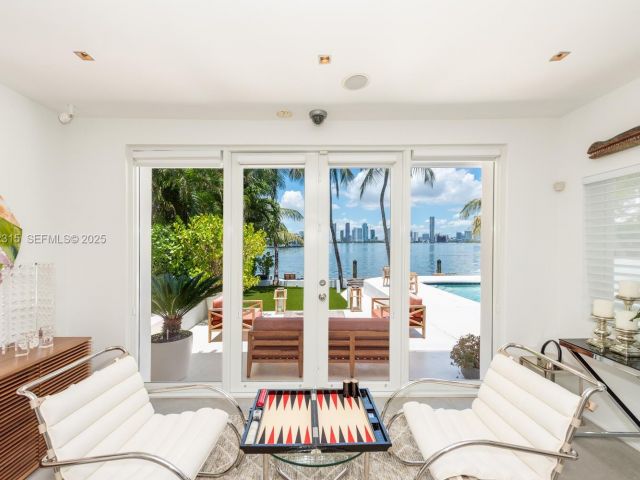 Продажа дома по адресу 302 W San Marino Dr - фото 6772227