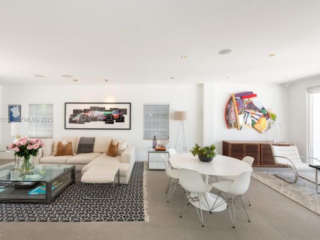 Продажа дома по адресу 302 W San Marino Dr - фото 6772228