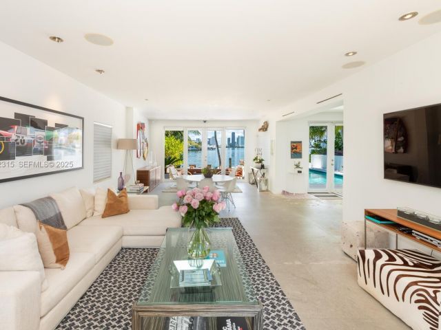 Продажа дома по адресу 302 W San Marino Dr - фото 6772229