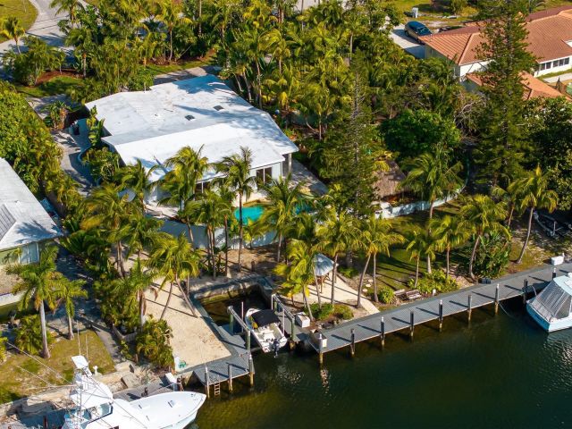 Дом в аренду по адресу 2780 NE 16th Street - фото 6750845
