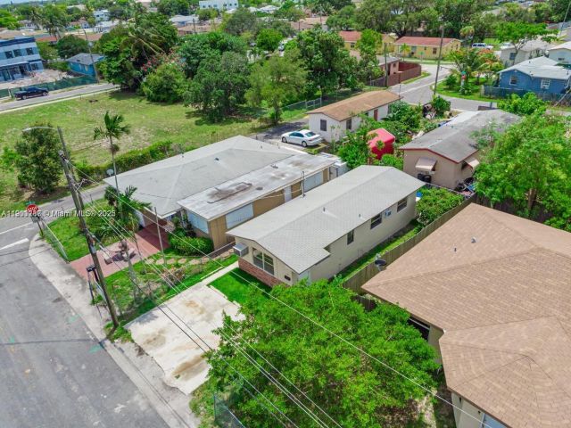 Дом в аренду по адресу 805 NW 3rd Ter 1 - фото 7461961
