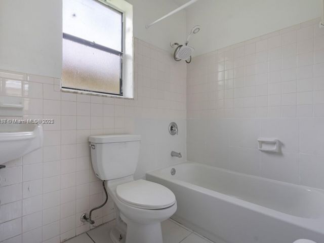 Дом в аренду по адресу 805 NW 3rd Ter 1 - фото 7461962