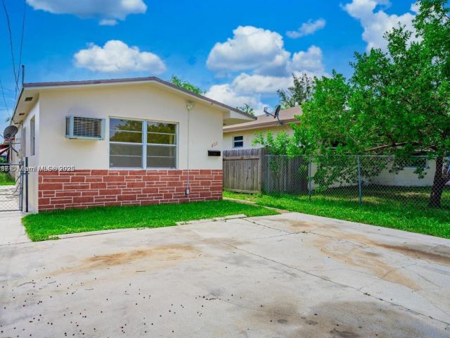 Дом в аренду по адресу 805 NW 3rd Ter 1 - фото 7461969