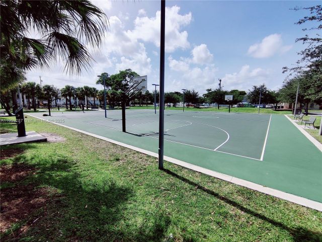 Дом в аренду по адресу 805 NW 3rd Ter 1 - фото 7461976