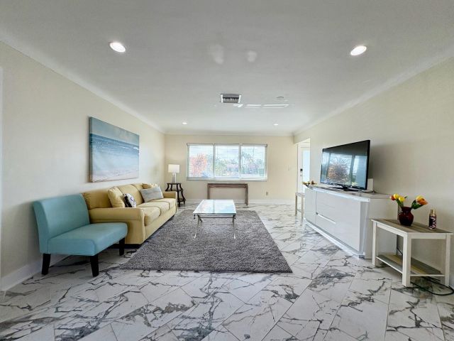 Дом в аренду по адресу 999 SE 6th Terrace - фото 6750543