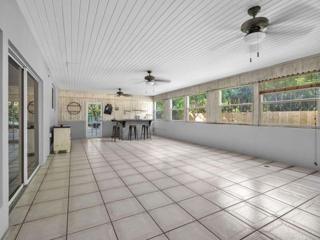 Дом в аренду по адресу 15225 SW 235th Street - фото 6731173