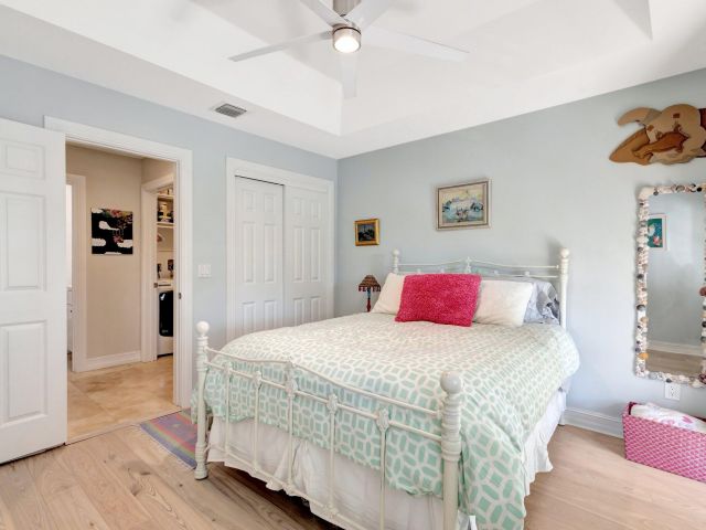 Продажа дома по адресу 213 Kings Lynn - фото 6734962