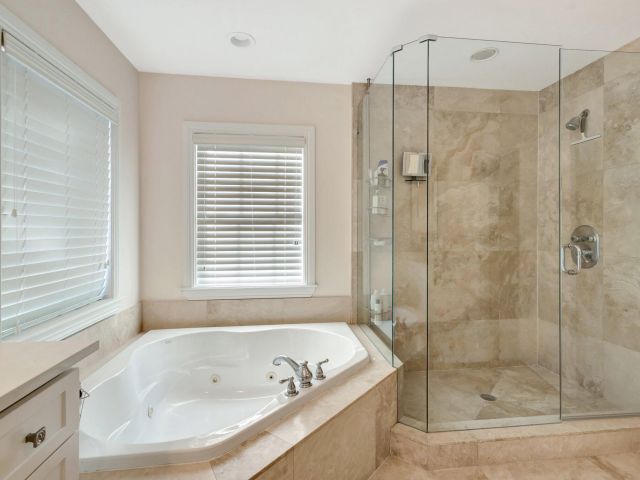 Продажа дома по адресу 213 Kings Lynn - фото 6734965