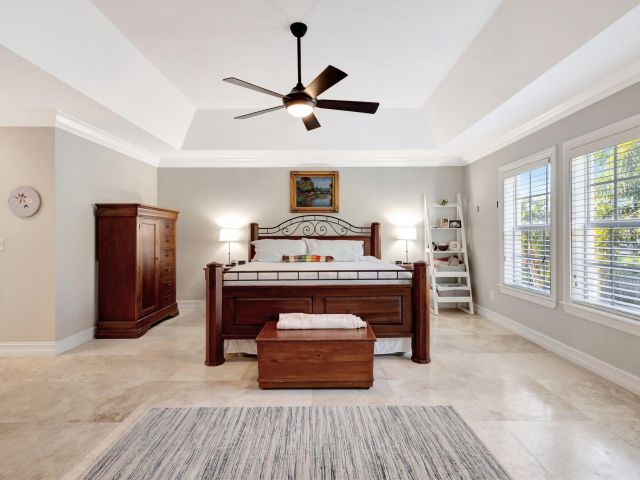 Продажа дома по адресу 213 Kings Lynn - фото 6734966