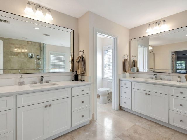 Продажа дома по адресу 213 Kings Lynn - фото 6734967