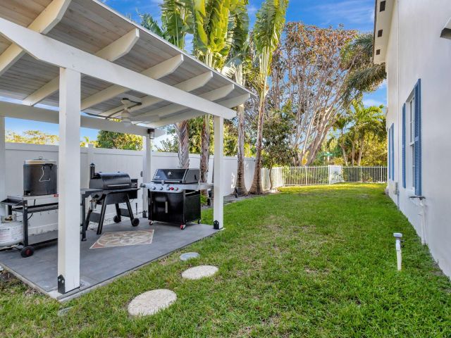 Продажа дома по адресу 213 Kings Lynn - фото 6734969