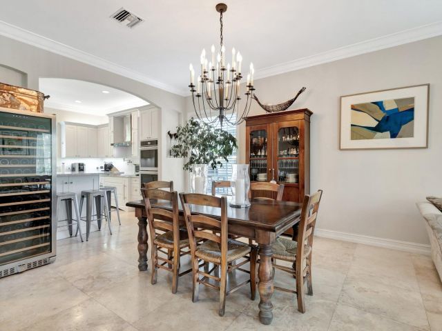 Продажа дома по адресу 213 Kings Lynn - фото 6734972