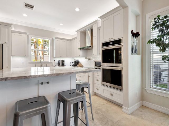 Продажа дома по адресу 213 Kings Lynn - фото 6734974