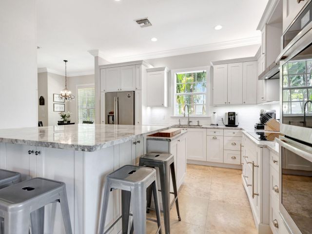 Продажа дома по адресу 213 Kings Lynn - фото 6734975