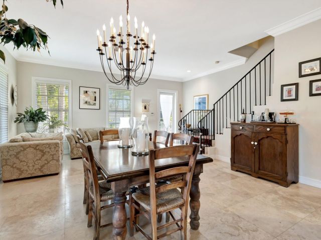 Продажа дома по адресу 213 Kings Lynn - фото 6734978