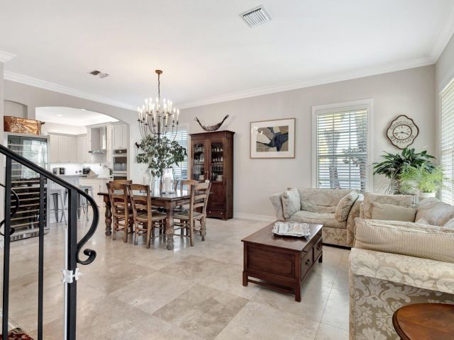 Продажа дома по адресу 213 Kings Lynn - фото 6734979