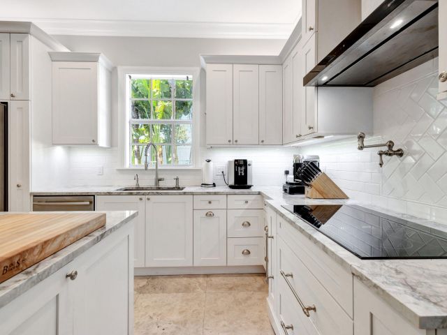 Продажа дома по адресу 213 Kings Lynn - фото 6734980