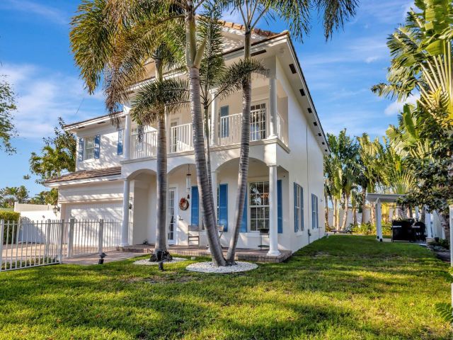 Продажа дома по адресу 213 Kings Lynn - фото 6734981