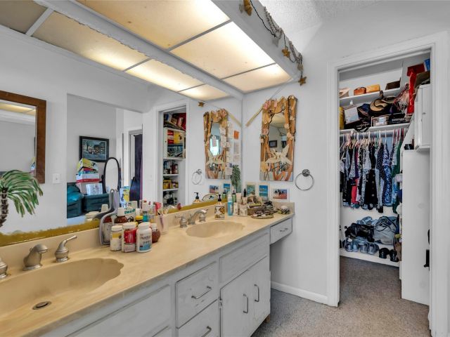 Продажа дома по адресу 22349 Treetop Circle - фото 6749757