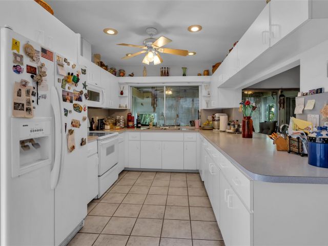 Продажа дома по адресу 22349 Treetop Circle - фото 6749764