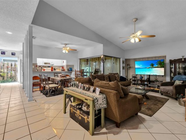 Продажа дома по адресу 22349 Treetop Circle - фото 6749765