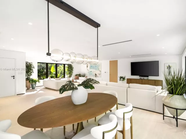 Продажа дома по адресу 222 E Rivo Alto Dr - фото 6760244