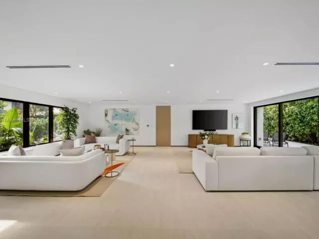 Продажа дома по адресу 222 E Rivo Alto Dr - фото 6760249