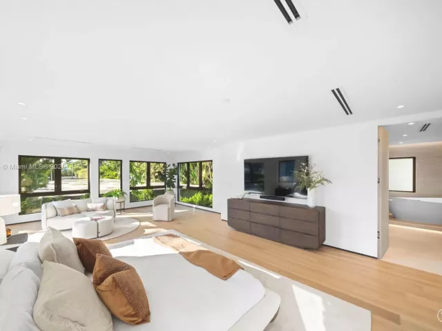 Продажа дома по адресу 222 E Rivo Alto Dr - фото 6760234