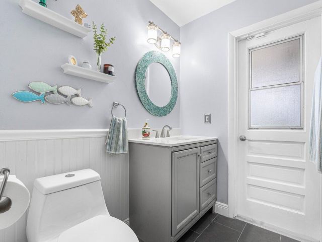 Продажа дома по адресу 5455 Pine Tree Drive - фото 6803615