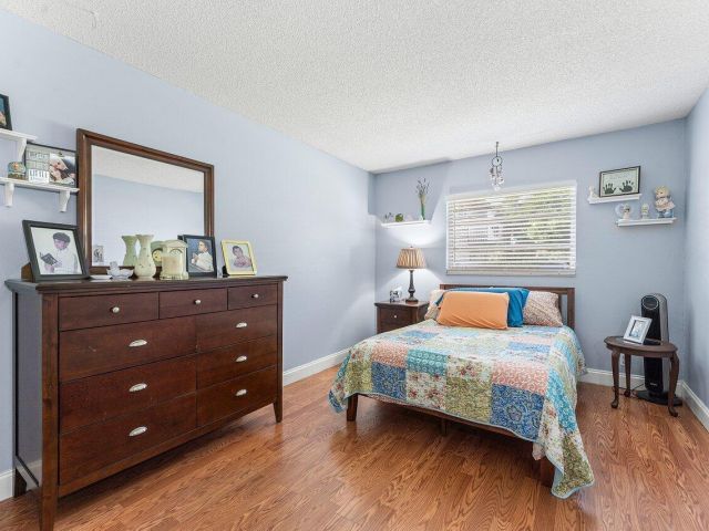 Продажа дома по адресу 5455 Pine Tree Drive - фото 6803616