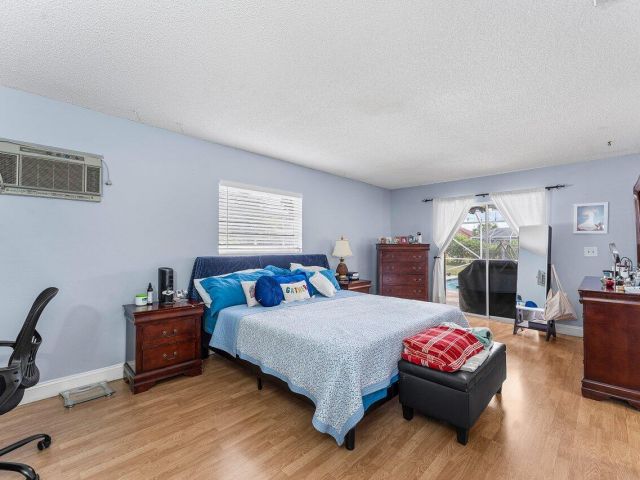 Продажа дома по адресу 5455 Pine Tree Drive - фото 6803620