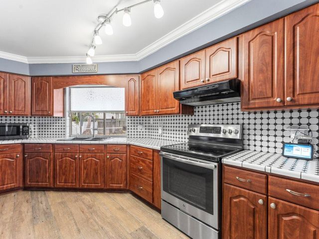 Продажа дома по адресу 5455 Pine Tree Drive - фото 6803622