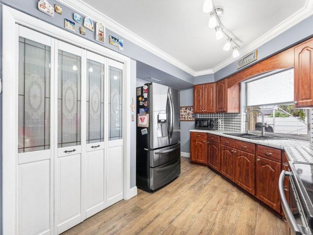 Продажа дома по адресу 5455 Pine Tree Drive - фото 6803623