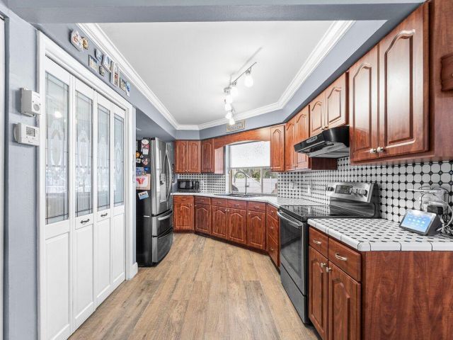 Продажа дома по адресу 5455 Pine Tree Drive - фото 6803624