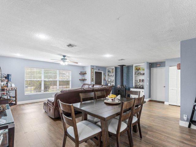 Продажа дома по адресу 5455 Pine Tree Drive - фото 6803626