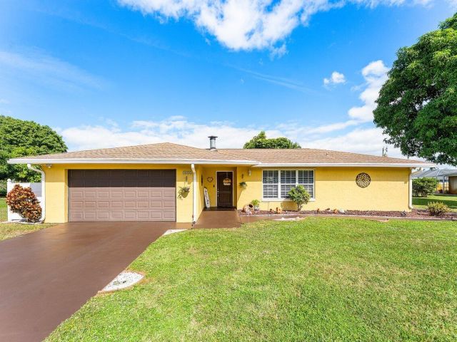 Продажа дома по адресу 5455 Pine Tree Drive - фото 6803633