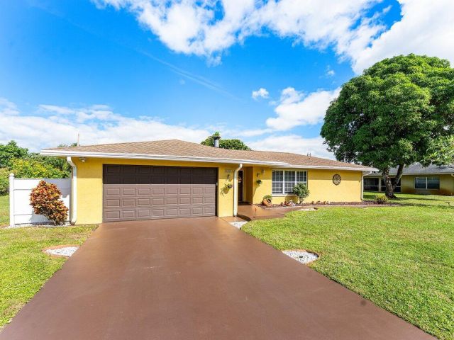 Продажа дома по адресу 5455 Pine Tree Drive - фото 6803634