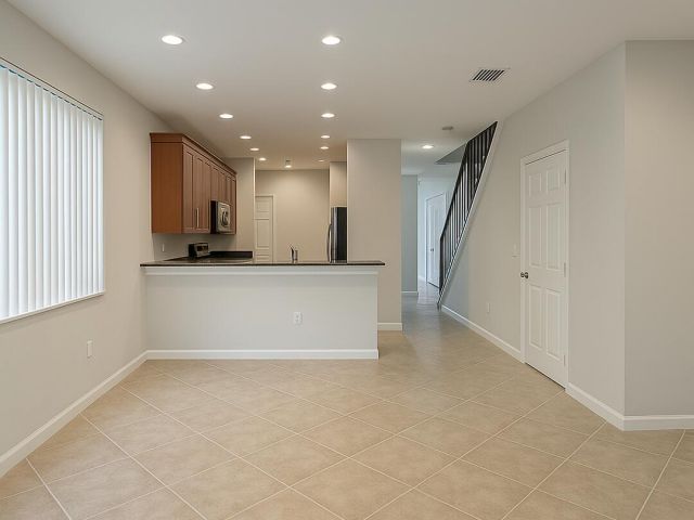 Дом в аренду по адресу 5124 NW 30 Terrace - фото 6730865