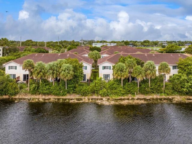 Дом в аренду по адресу 5124 NW 30 Terrace - фото 6730869