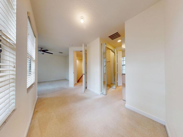 Дом в аренду по адресу 235 W Chrystie Circle - фото 6711090