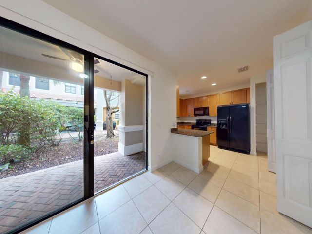 Дом в аренду по адресу 235 W Chrystie Circle - фото 6711101