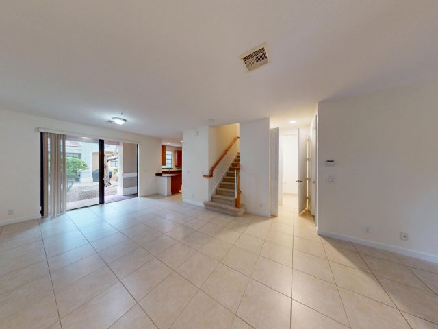 Дом в аренду по адресу 235 W Chrystie Circle - фото 6711102