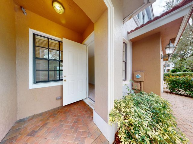 Дом в аренду по адресу 235 W Chrystie Circle - фото 6711104