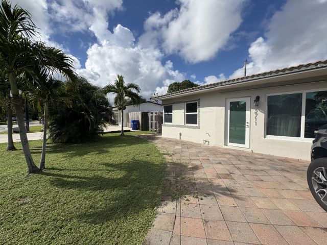 Дом в аренду по адресу 2711 NE 11th Terrace - фото 6750806
