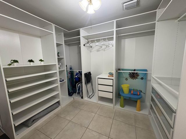 Дом в аренду по адресу 2711 NE 11th Terrace - фото 6750813