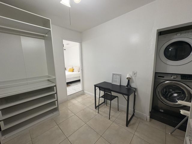 Дом в аренду по адресу 2711 NE 11th Terrace - фото 6750815