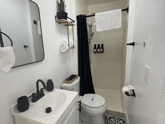 Дом в аренду по адресу 2711 NE 11th Terrace - фото 6750816